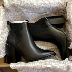 New in box, Kason black leather Steve Madden ankle booties
